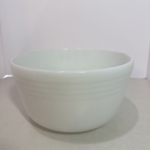 Vintage PYREX Large Mixing Bowl #26 Hamilton Beach Ribbed White Milk Glass - Picture 1 of 5